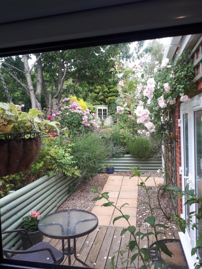 Santi Bhavana Bed & Breakfast Westbury  Bagian luar foto