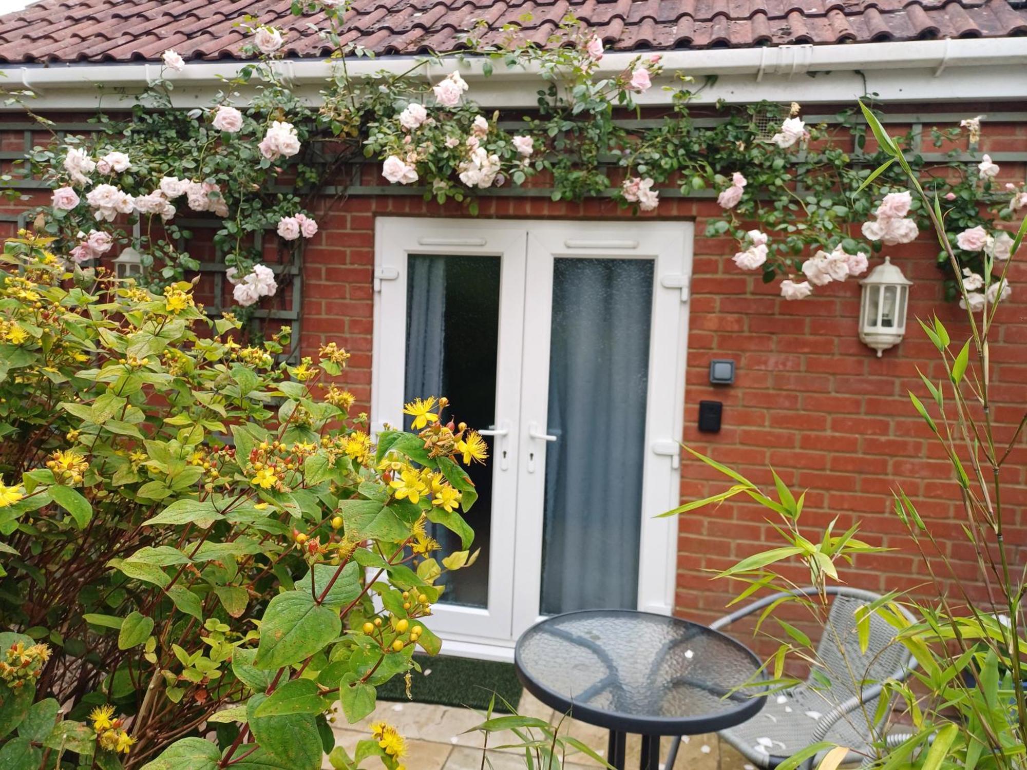 Santi Bhavana Bed & Breakfast Westbury  Bagian luar foto