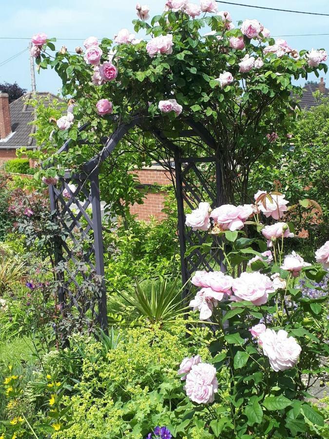 Santi Bhavana Bed & Breakfast Westbury  Bagian luar foto