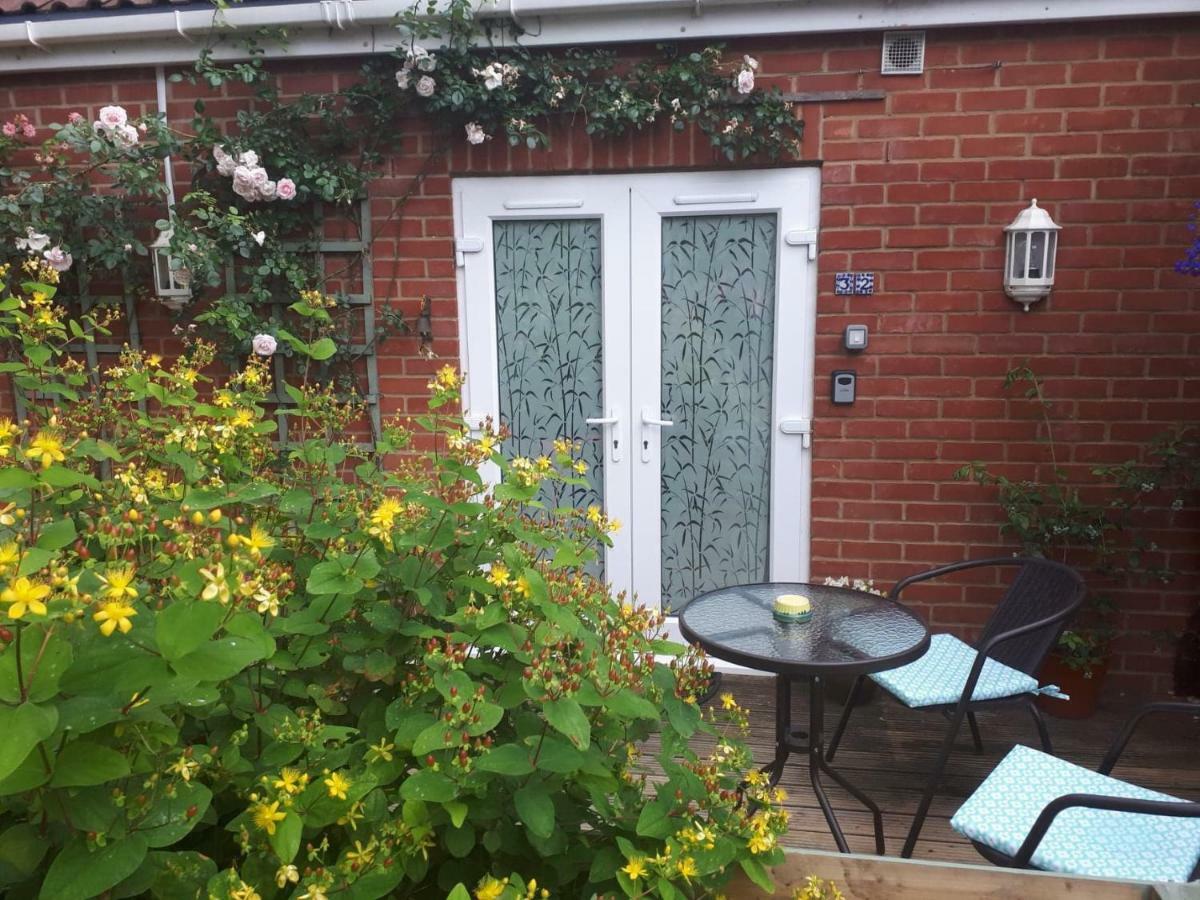 Santi Bhavana Bed & Breakfast Westbury  Bagian luar foto