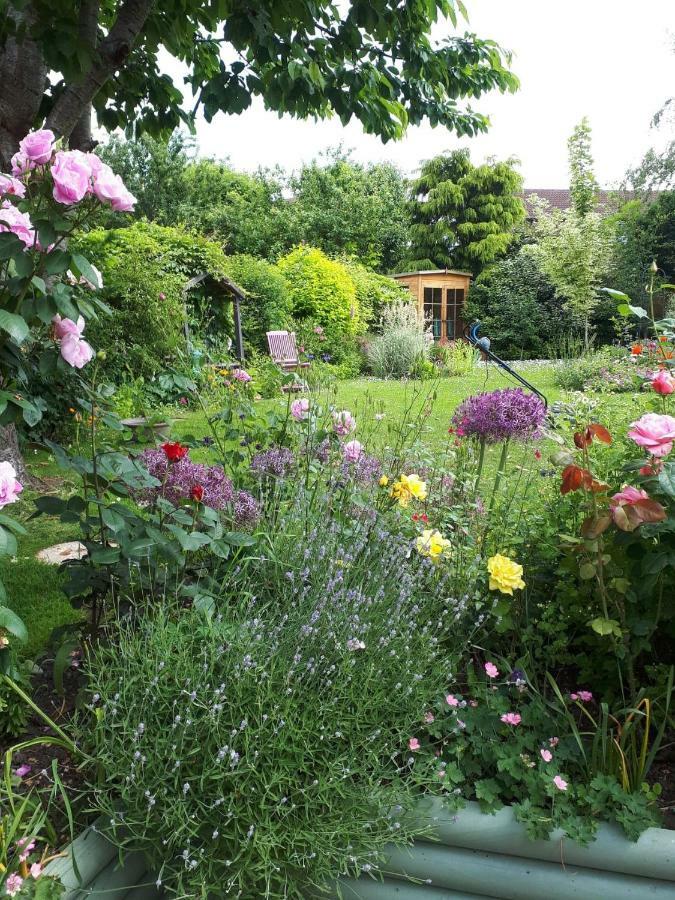 Santi Bhavana Bed & Breakfast Westbury  Bagian luar foto